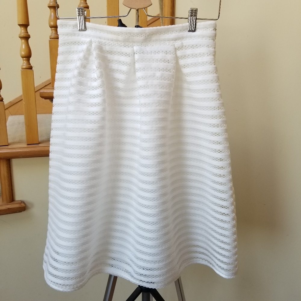 THALIAN White Ribbon Lace Box-Pleat A-line skirt Size 6